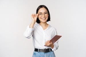 Кому в мае необходимо представить уведомление  image-of-young-asian-business-woman-female-entrepreneur-in-glasses-looking-professional-in-glasses.jpg