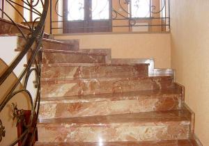 Изготовление изделий из натурального камня в Краснодаре лестница.jpg